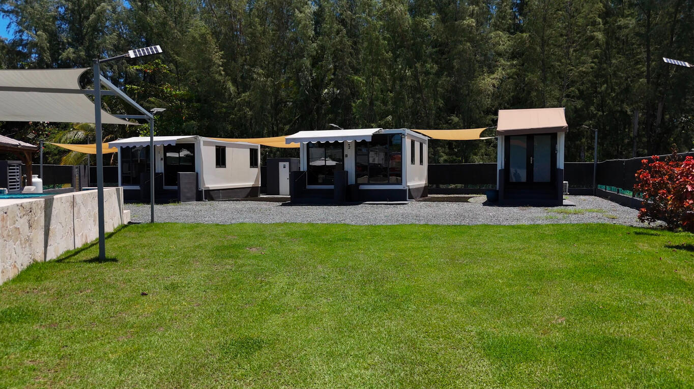 2 unidades de contenedor y almacenamiento / 2 container units &amp; storage